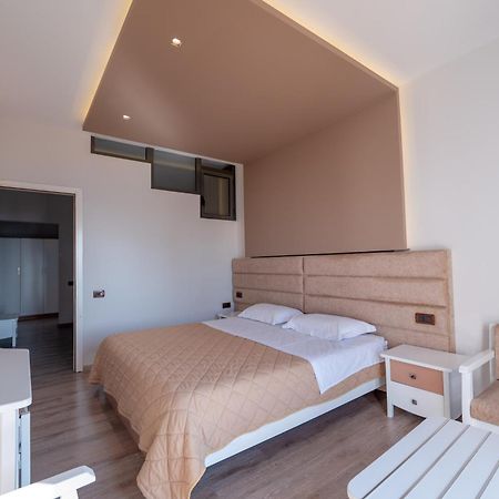 New Heaven Hotel Саранда Екстер'єр фото
