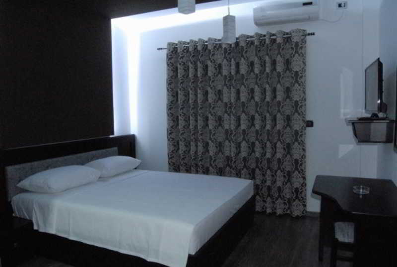 New Heaven Hotel Саранда Екстер'єр фото